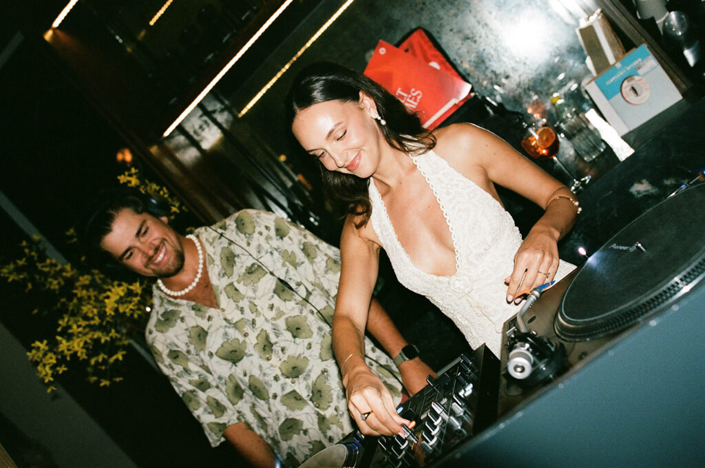 bride and groom celebrating at los cabos