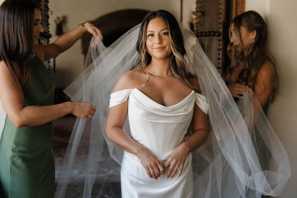 mom helping bride get ready
