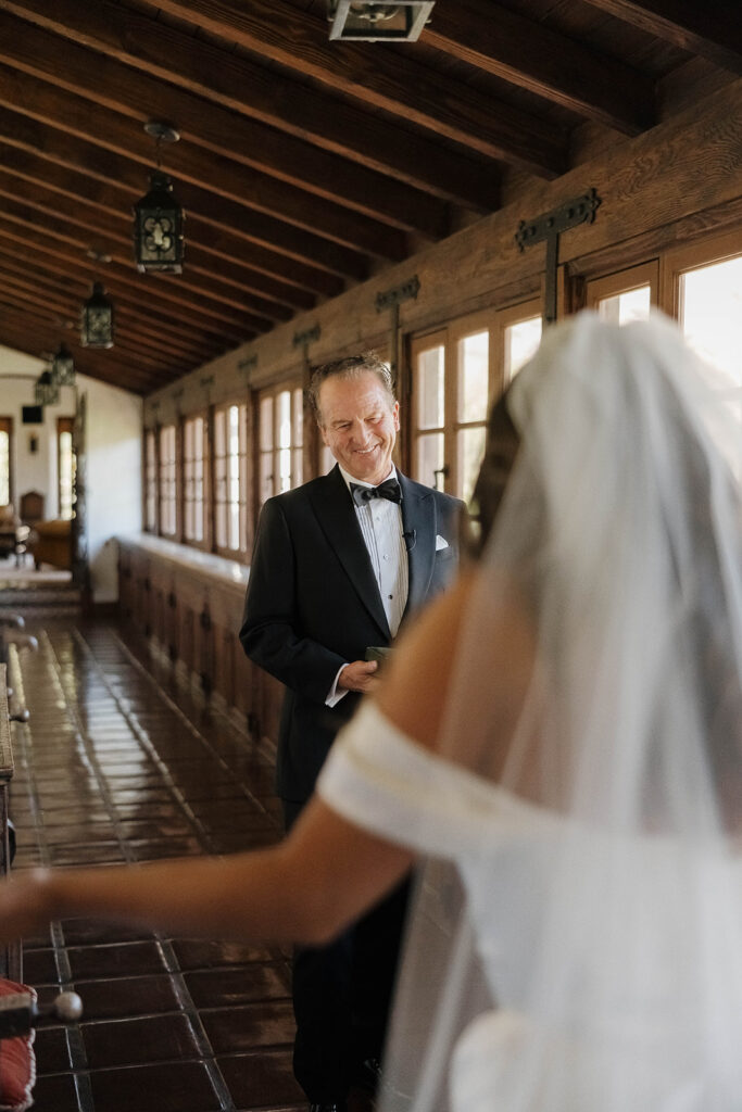 bride and dad first look