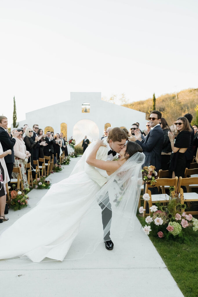 end of the aisle dip kiss 