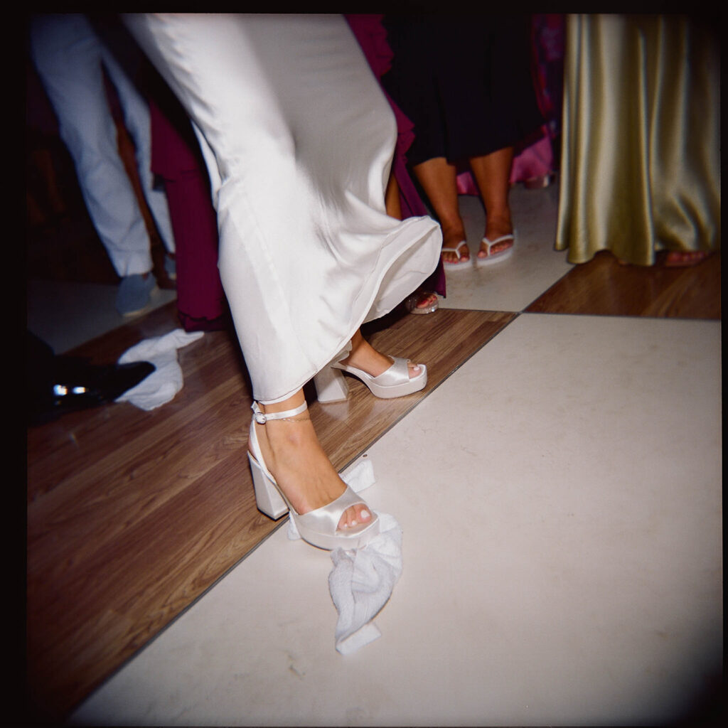 candid wedding reception moments at cielo farms